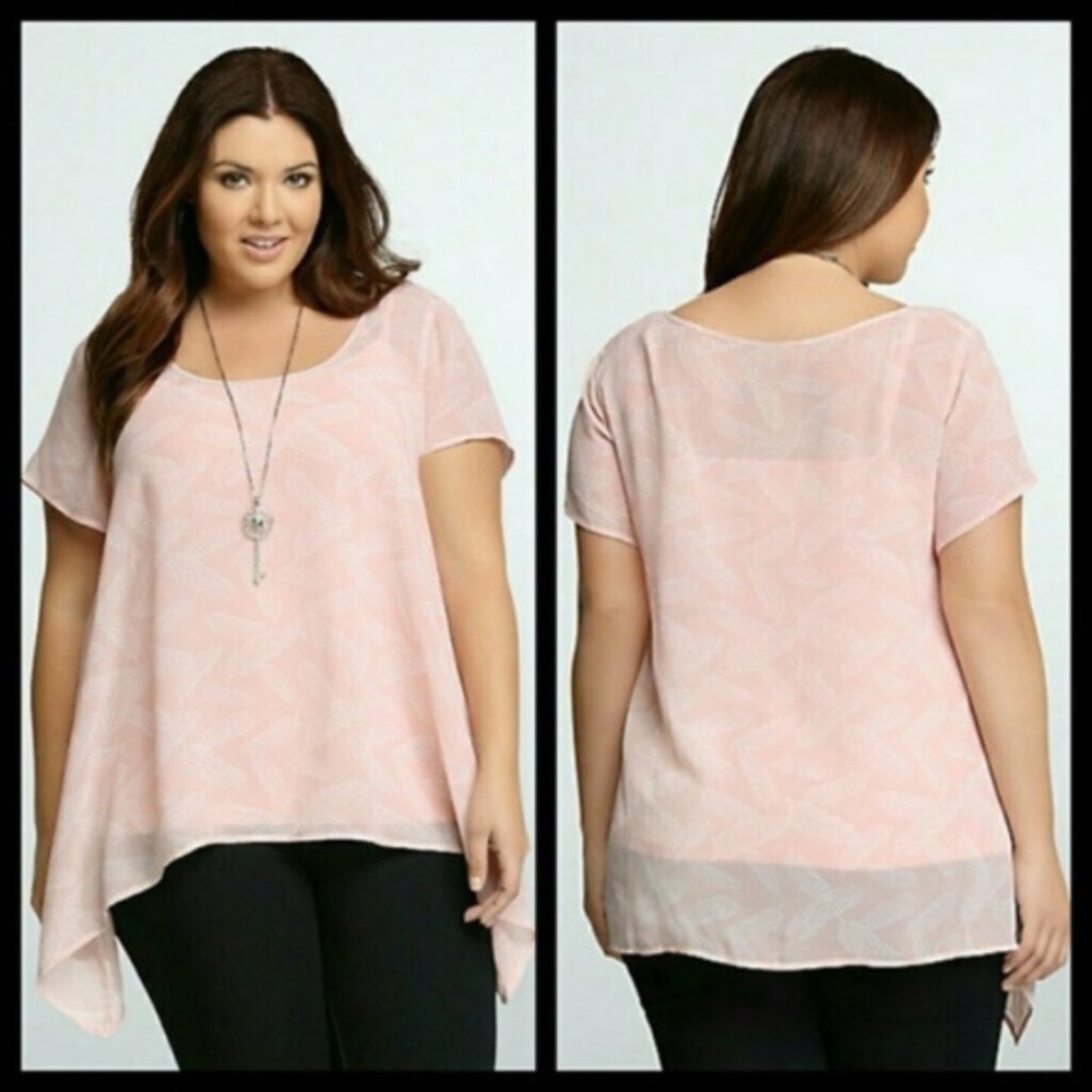 Torrid Pink Feather Print Sharkbite Blouse SZ 2